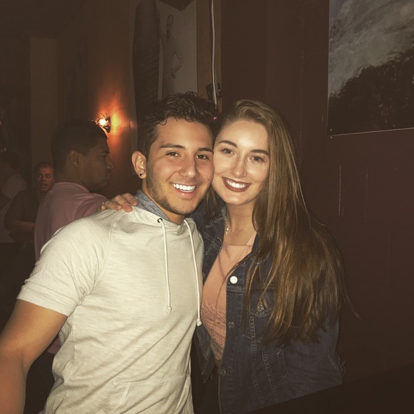 Meet the Posher Other - Meet your Posher, Caroline